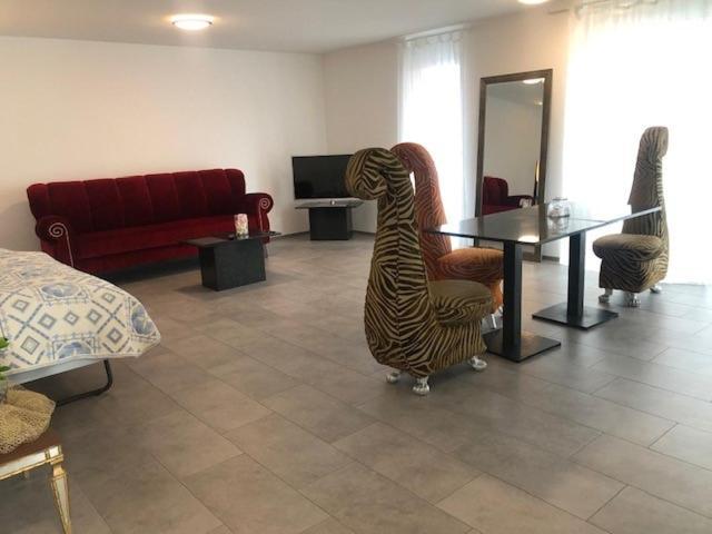 Hotel Hippel Krone Kerzers Екстериор снимка