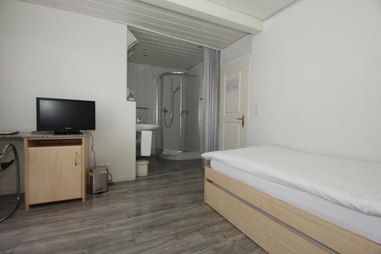 Hotel Hippel Krone Kerzers Екстериор снимка